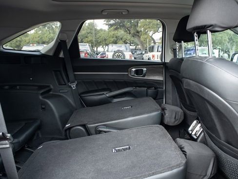 Used 2022 Kia Sorento SX Prestige image 14