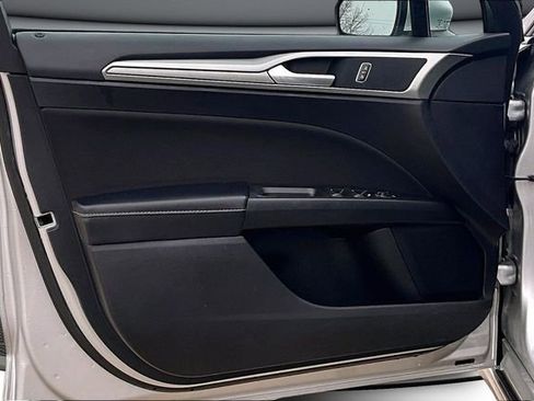 Used 2019 Ford Fusion SE image 19