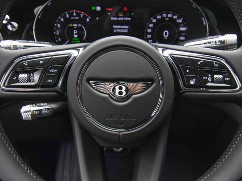 Used 2025 Bentley Flying Spur Plug-In Hybrid image 34