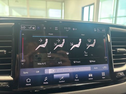 Used 2025 Chrysler Pacifica Select image 20