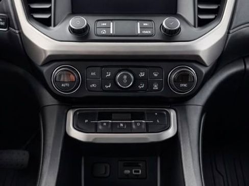 Used 2020 GMC Acadia Denali w/ Denali Ultimate Package image 21