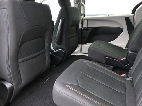 Used 2018 Chrysler Pacifica Touring Plus w/ Tire & Wheel Group image 21