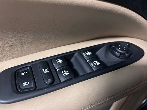 Used 2018 Jeep Compass Sport w/ Cold Weather Group FWD image 5
