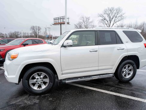 Used 2012 Toyota 4Runner SR5 w/ Convenience Pkg image 3
