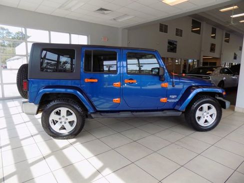 Used 2010 Jeep Wrangler Unlimited Sahara image 9