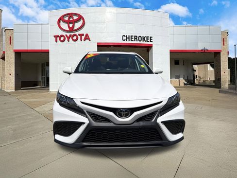 Used 2022 Toyota Camry SE w/ Convenience Package FWD image 2