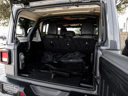 Used 2022 Jeep Wrangler Unlimited Sahara w/ Cold Weather Group image 65