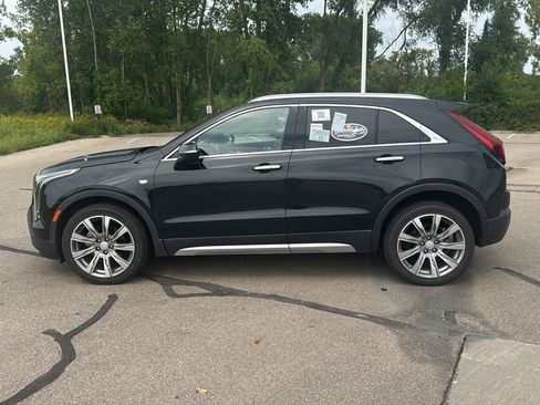 Used 2022 Cadillac XT4 Premium Luxury w/ Sun And Sound Package AWD/4WD image 2