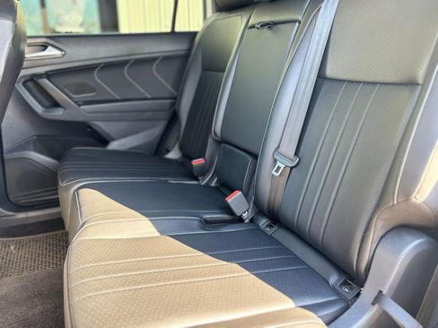 Used 2022 Volkswagen Tiguan SE R-Line image 21