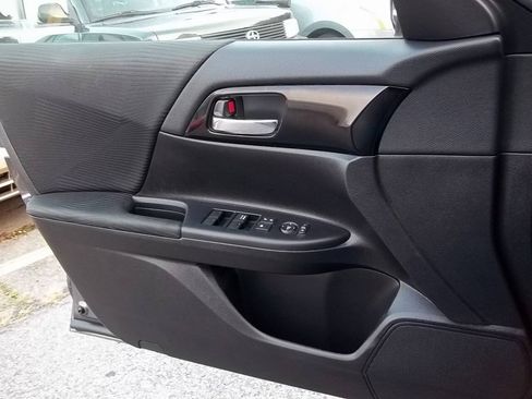 Used 2017 Honda Accord LX image 9