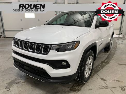 Used 2024 Jeep Compass Latitude image 1