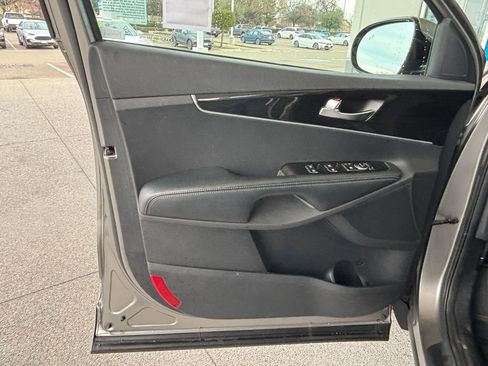 Used 2019 Kia Sorento LX image 26
