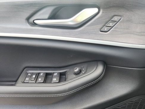 New 2025 Jeep Grand Cherokee Limited image 17