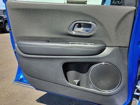 Used 2021 Honda HR-V EX image 11