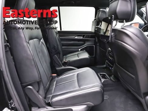 Used 2024 Jeep Wagoneer Series III w/ Premium Group I AWD/4WD image 27
