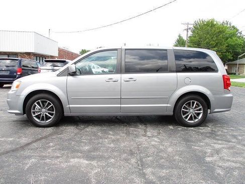 Used 2016 Dodge Grand Caravan SE FWD image 1