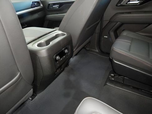 Used 2025 Chevrolet Suburban RST w/ Comfort Package AWD/4WD image 23