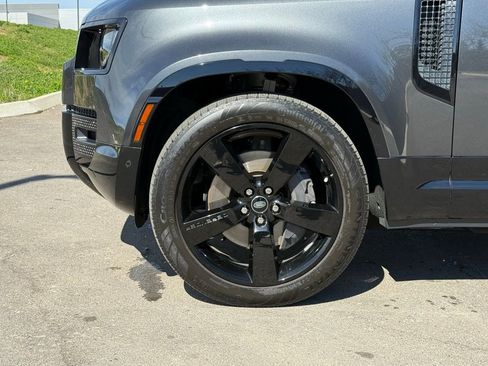 Used 2023 Land Rover Defender 110 X-Dynamic SE image 10