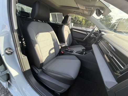 Used 2025 Volkswagen Jetta SE FWD image 22