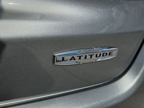 Used 2022 Jeep Compass Latitude FWD image 6
