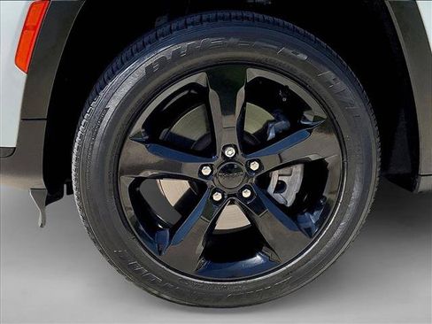 Used 2022 Jeep Grand Cherokee L Laredo RWD image 8