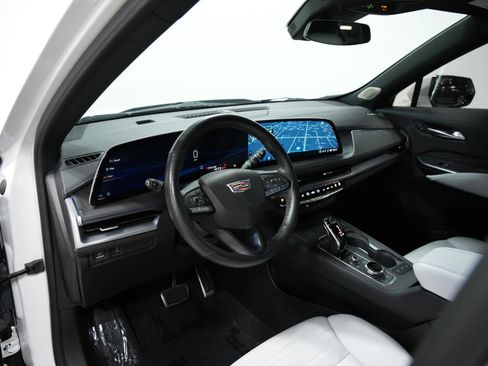 Used 2024 Cadillac XT4 Sport image 31