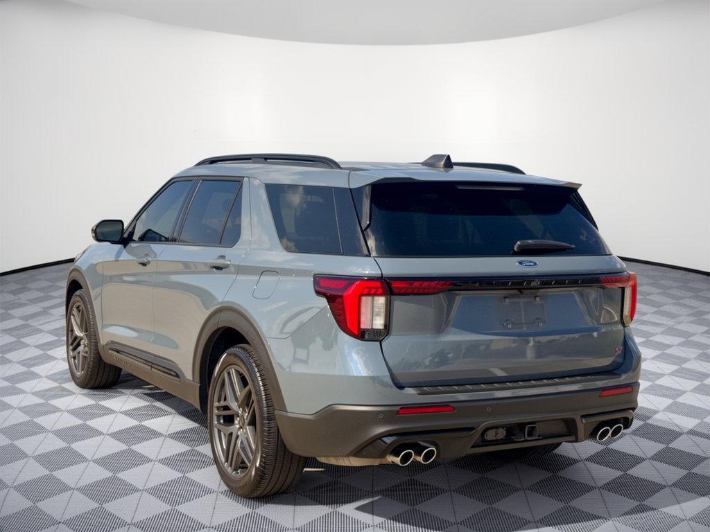 Used 2025 Ford Explorer ST AWD/4WD image 3