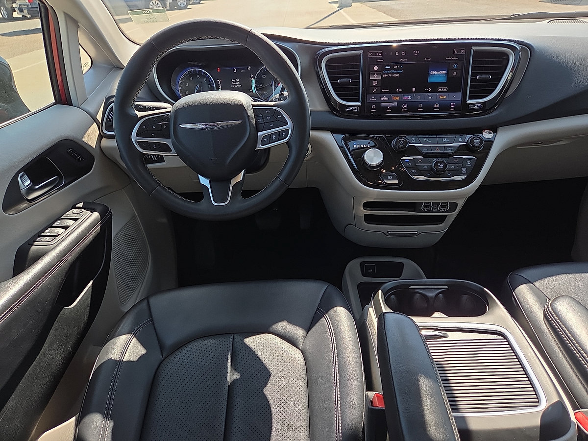 Used 2024 Chrysler Pacifica Touring-L FWD image 20