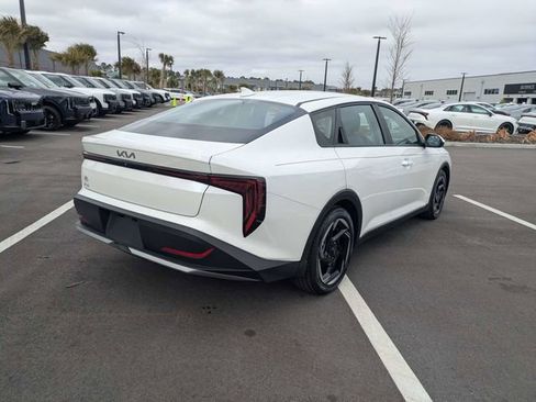 Used 2025 Kia K4 EX image 3