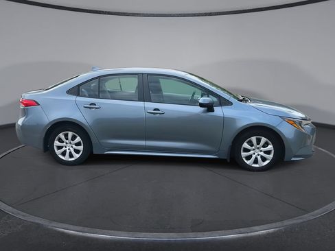 Used 2025 Toyota Corolla LE FWD image 9