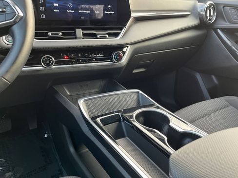 Used 2025 Chevrolet Equinox LT image 40