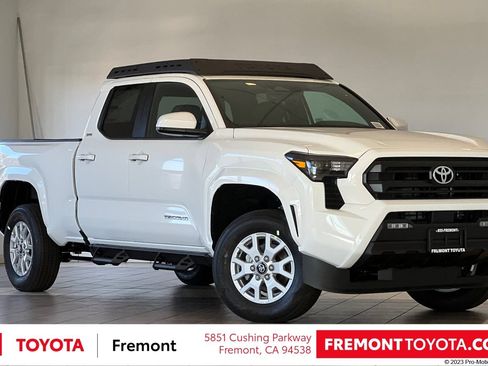 Certified 2025 Toyota Tacoma SR5 AWD/4WD image 1