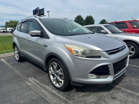 Used 2016 Ford Escape Titanium w/ Equipment Group 301A FWD image 2