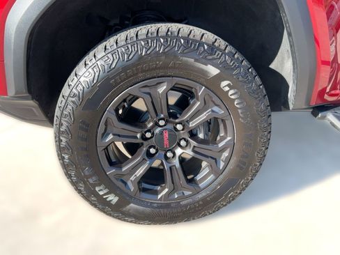 Certified 2025 GMC Canyon Elevation w/ Convenience Package image 11