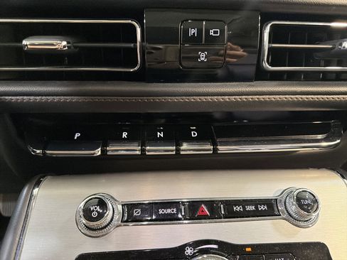 Used 2023 Lincoln Aviator 2WD w/ Premium Package image 18