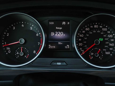 Used 2018 Volkswagen Tiguan S image 24