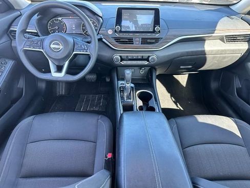 Used 2024 Nissan Altima 2.5 SV FWD image 14