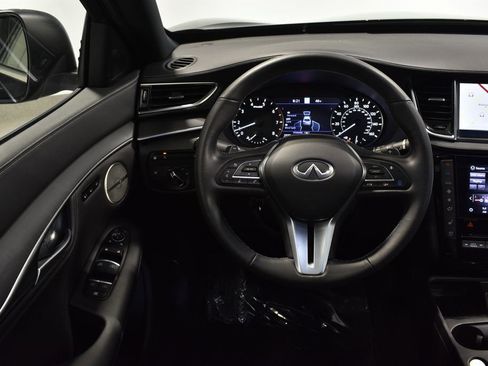 Certified 2025 INFINITI QX55 Essential image 13