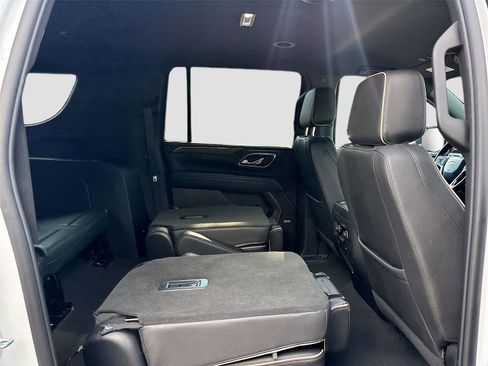 Used 2023 Chevrolet Suburban Premier image 29