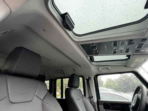 Used 2025 INEOS Grenadier Fieldmaster Edition image 32