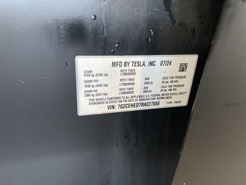 Used 2024 Tesla Cybertruck AWD Crew Cab image 41