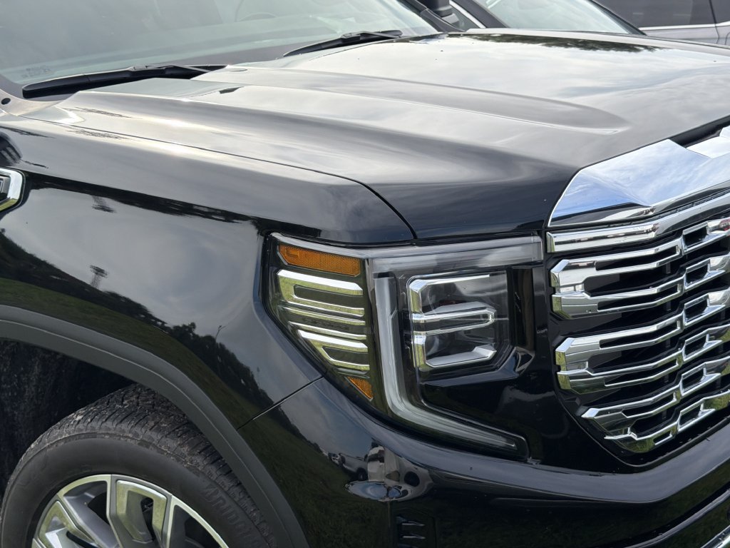 Used 2025 GMC Sierra 1500 Denali w/ Denali Reserve Package AWD/4WD image 3