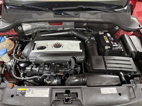 Used 2013 Volkswagen Beetle Turbo 60's Edition FWD image 23