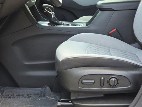 Used 2023 Chevrolet Equinox LT image 19