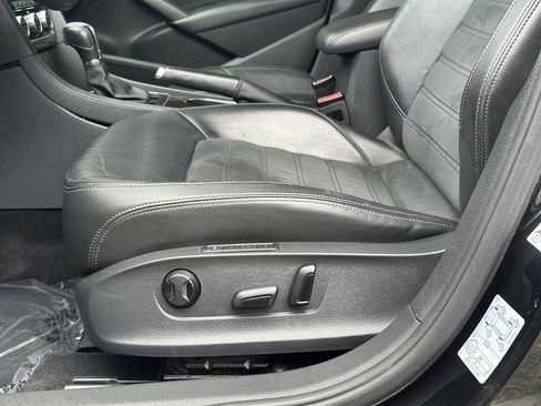 Used 2014 Volkswagen Passat TDI SEL Premium FWD image 23
