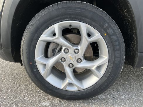 Used 2024 Chevrolet Trax LS w/ LS Convenience Package image 12