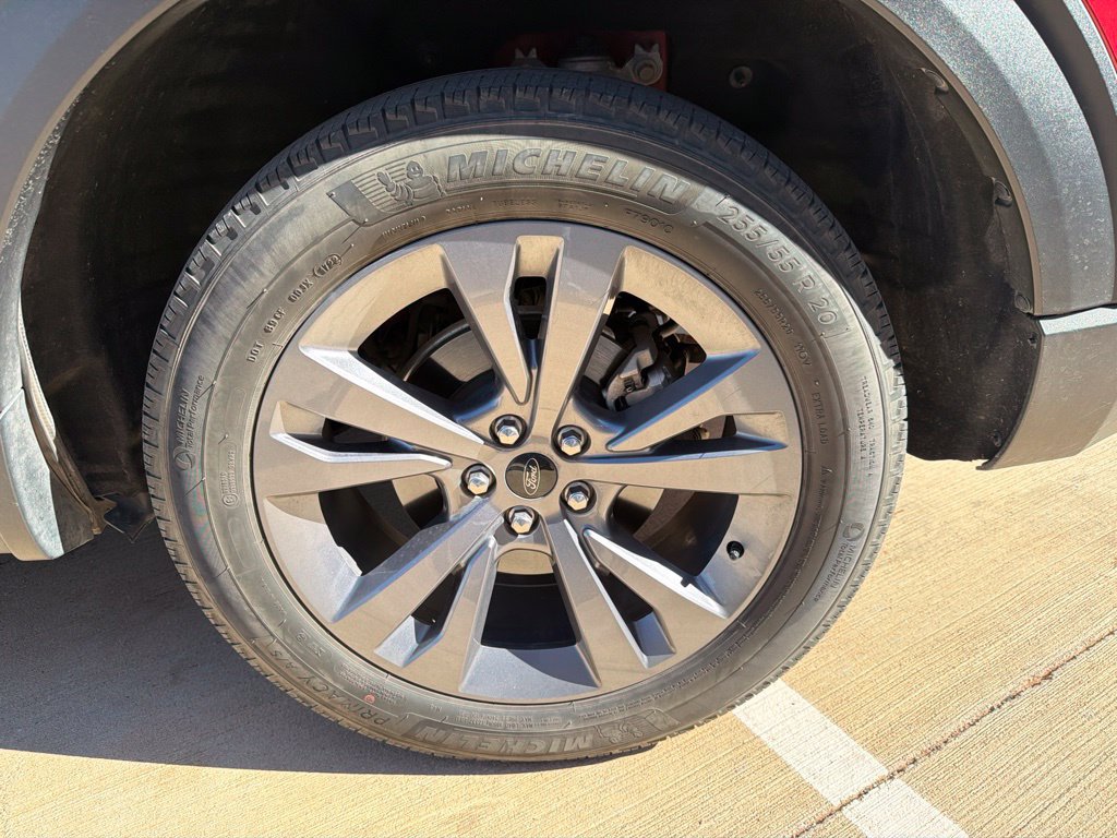 Used 2022 Ford Explorer XLT w/ Equipment Group 202A AWD/4WD image 13