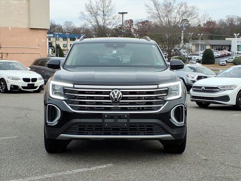Used 2024 Volkswagen Atlas SE w/ Panoramic Sunroof Package image 6