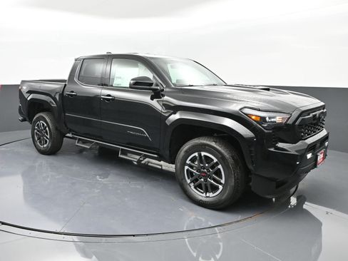 Certified 2025 Toyota Tacoma TRD Sport image 2