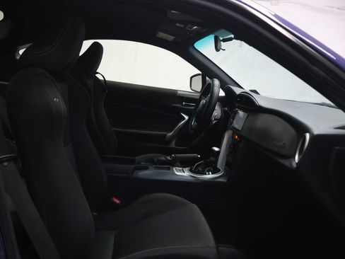 Used 2017 Toyota 86 RWD image 9